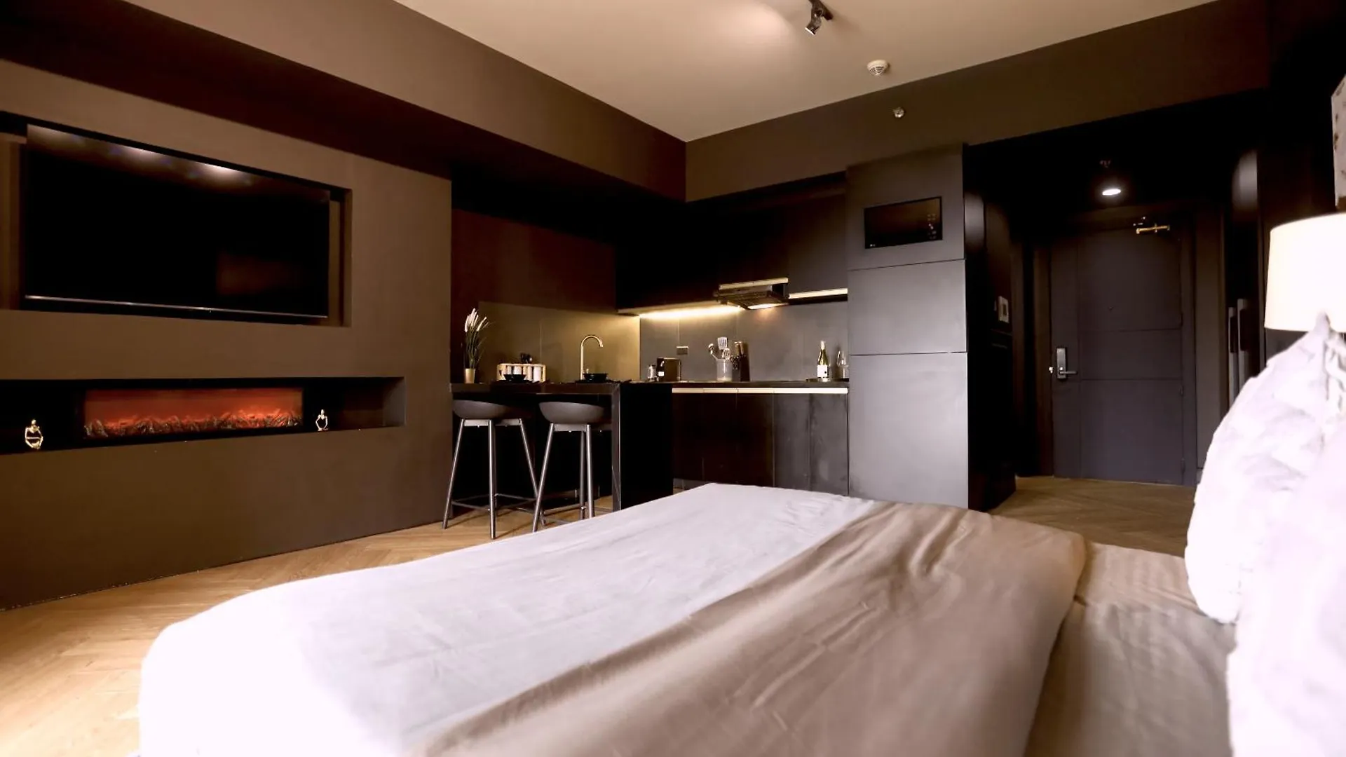 Luxury Apartment With Pa, Skyline View & Top Amenities Manila Philippines