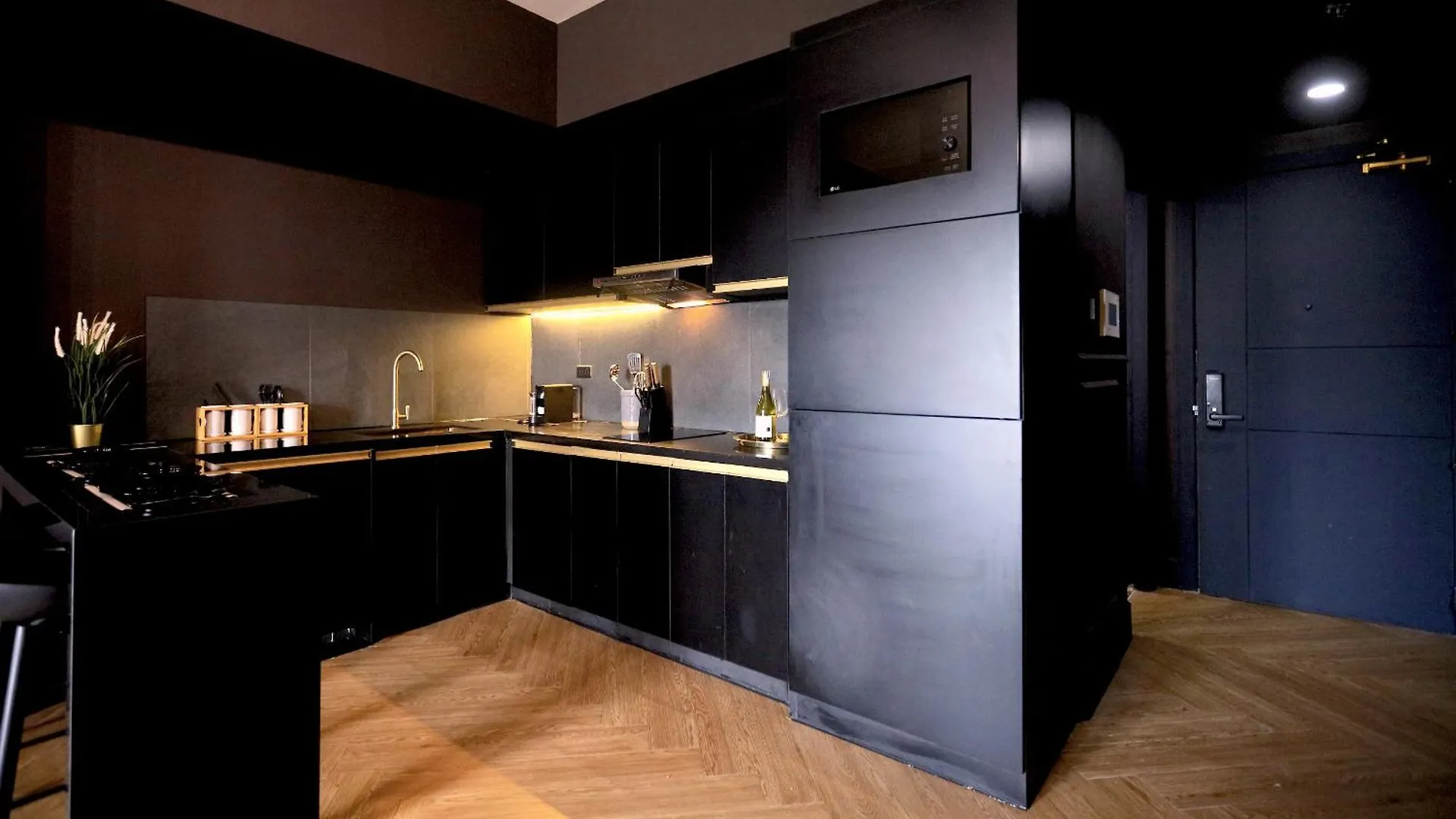 Luxury Apartment With Pa, Skyline View & Top Amenities Manila