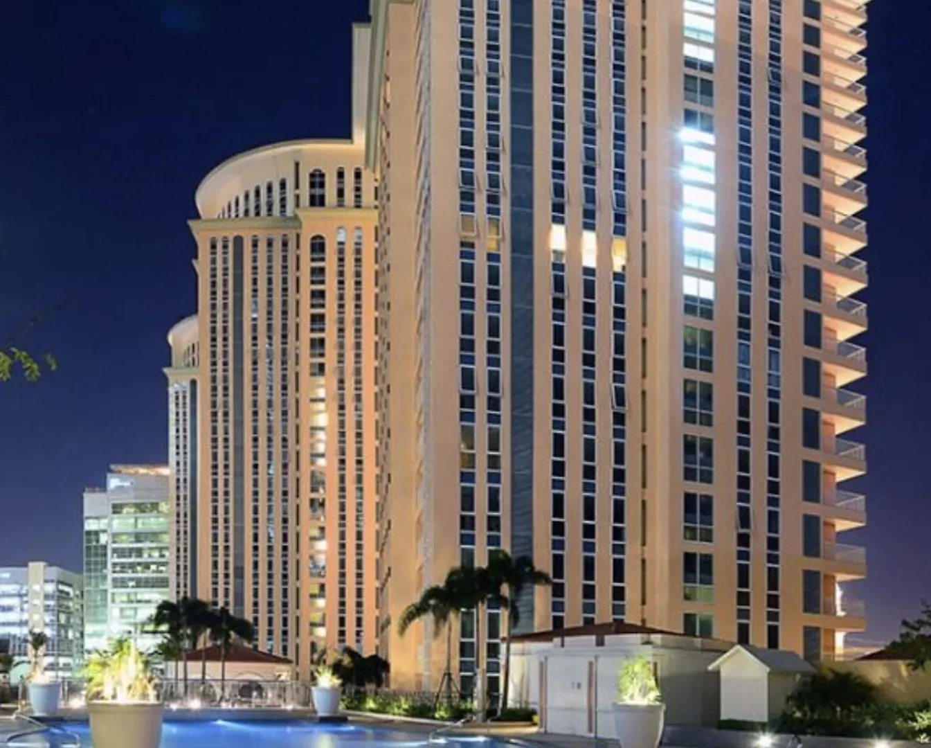 Luxury Apartment With Pa, Skyline View & Top Amenities Manila